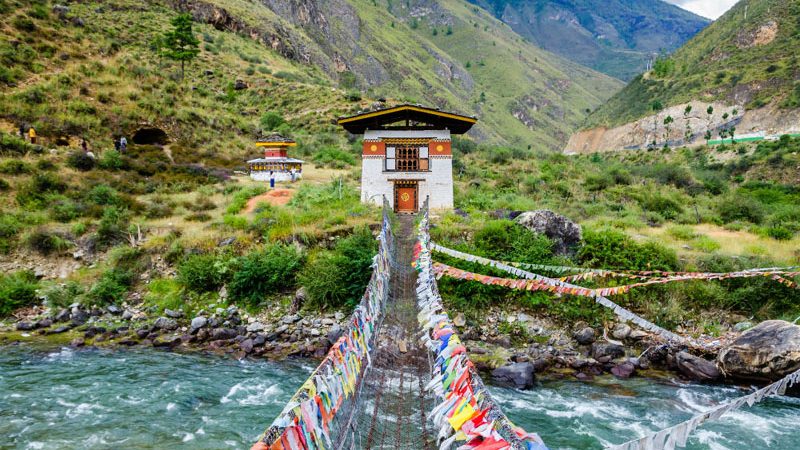 shutterstock_667317535-Bhutan-bridge